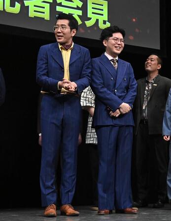 Ｍ１グランプリ２０２６開催会見で笑いを取るヤーレンズの楢原真樹（左）と出井隼之介（撮影・開出牧）