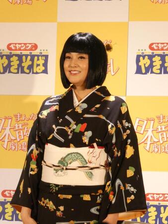 会見に登場した藤原紀香