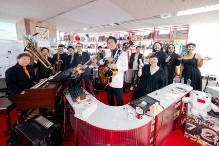 「ｔｉｎｙ　ｄｅｓｋ　ｃｏｎｃｅｒｔｓ　ＪＡＰＡＮ」に出演するＯｒｉｇｉｎａｌ　Ｌｏｖｅの田島貴男