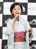 新曲発売記念イベントを行った長山洋子　