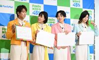 フリップトークを行ったモナキ（左から）のじん、おヨネ、ケンケン、サカイＪｒ．（撮影・堀内翔）