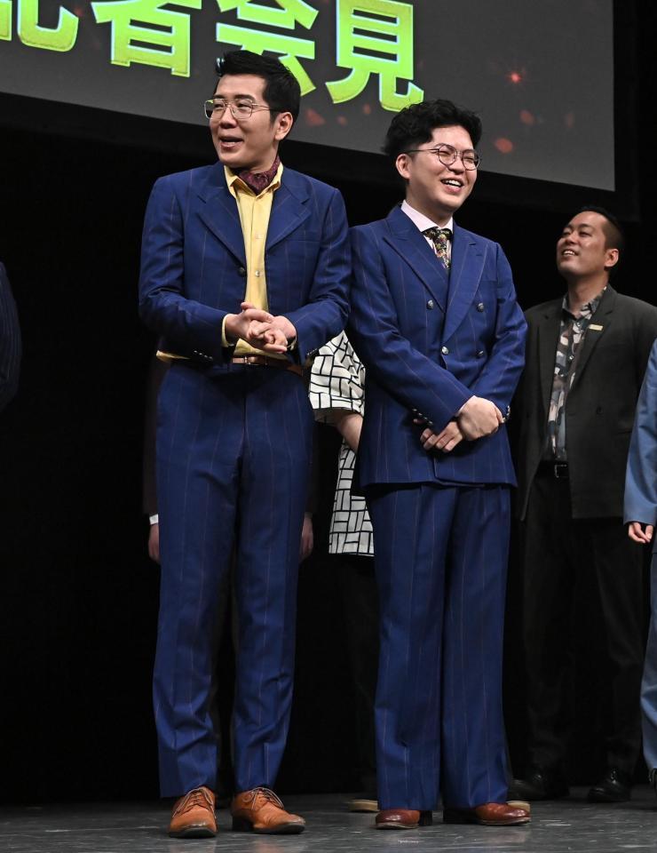 Ｍ１グランプリ２０２６開催会見で笑いを取るヤーレンズの楢原真樹（左）と出井隼之介（撮影・開出牧）