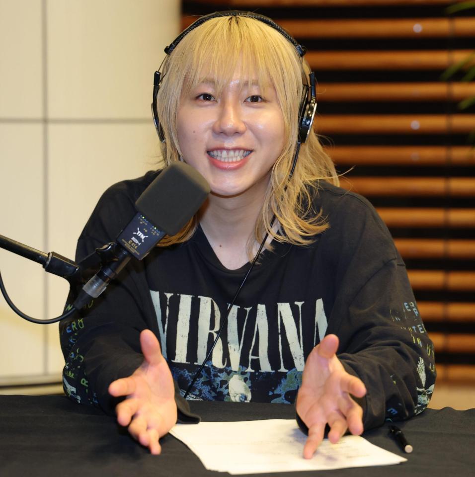 レギュラーラジオ番組の収録を行った岸谷蘭丸氏（撮影・棚橋慶太）