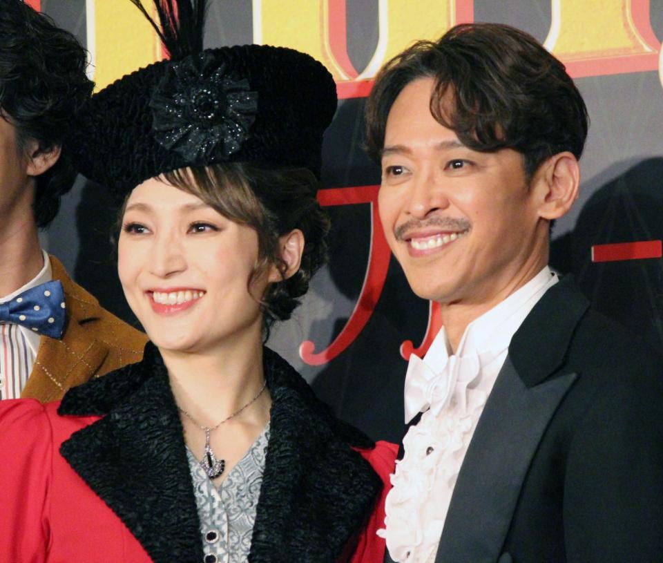 望海風斗（左）と坂本昌行