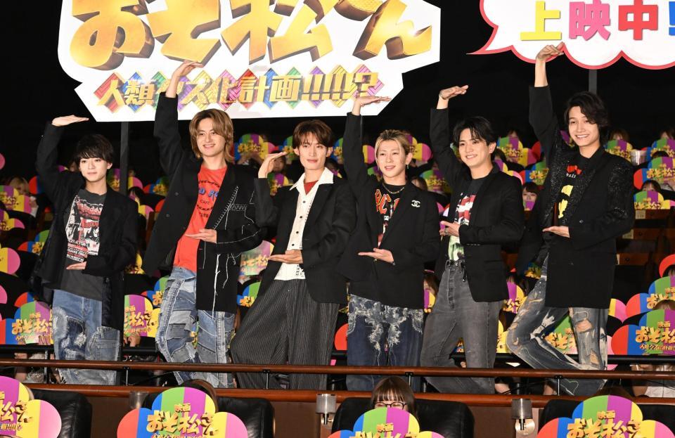 「シェー！」のポーズを決める（左から）西村拓哉、小島健、向井康二、末澤誠也、正門良規、佐野晶哉（撮影・堀内翔）