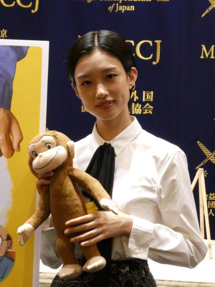 撮影に応じる河合優実