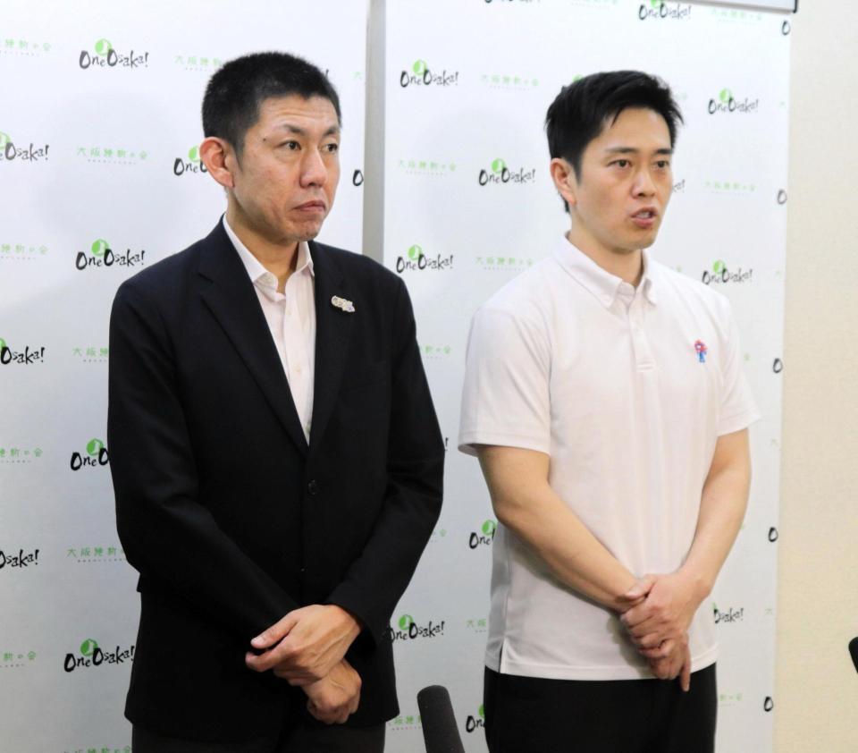 大阪維新の会の全体会議後、記者団の取材に応じた杉江友介幹事長、吉村洋文代表
