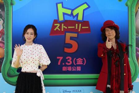 映画「トイ・ストーリー５」公開記念イベントに登場した前田敦子（左）とダイアモンド☆ユカイ