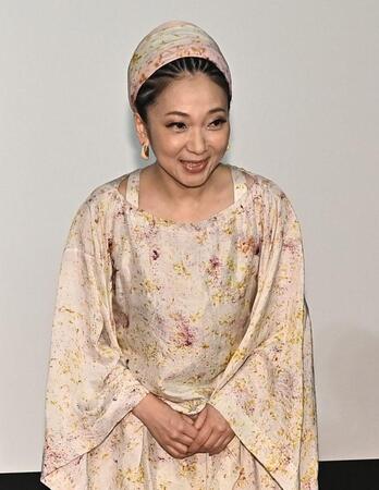 新ＭＣ加入会見で笑顔をふりまくＭＩＳＩＡ（撮影・開出牧）