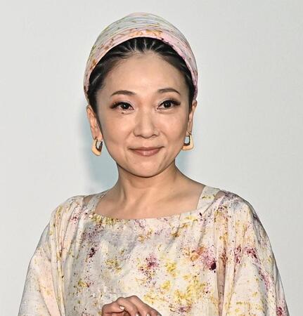 新ＭＣ加入発表会見に登場したＭＩＳＩＡ（撮影・開出牧）