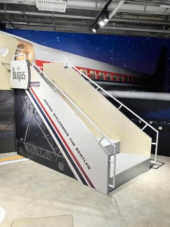 ザ・ビートルズが来日した際の日航機のタラップを再現したスポット