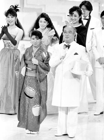 第３６回紅白歌合戦の司会を務めた鈴木健二さんと森昌子＝１９８５年１２月