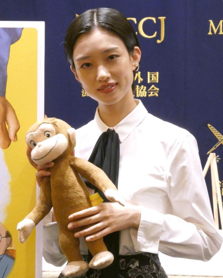 撮影に応じる河合優実