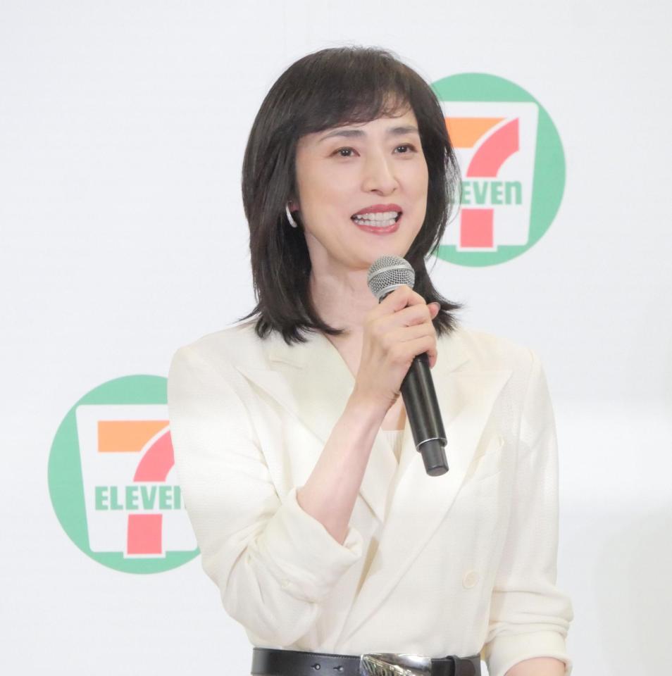 イベントに出席した天海祐希