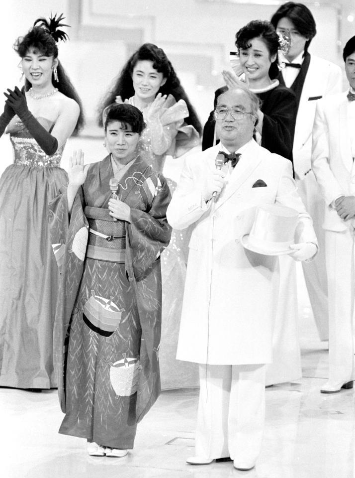 第３６回紅白歌合戦の司会を務めた鈴木健二さんと森昌子＝１９８５年１２月