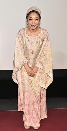 個性的な衣装で新ＭＣ加入発表会見に登場したＭＩＳＩＡ（撮影・開出牧）