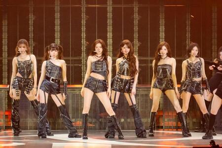 ２年ぶりの東京ドーム公演を行ったＩＶＥ（左から）リズ、レイ、ユジン、ウォニョン、イソ、ガウル（撮影・田中聖太郎写真事務所）