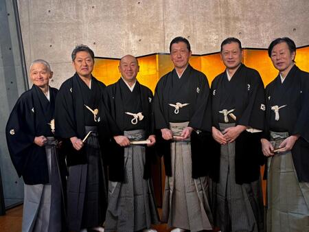 （左から）林家竹丸、林家菊丸、林家花丸、林家染二、林家うさぎ、林家染雀