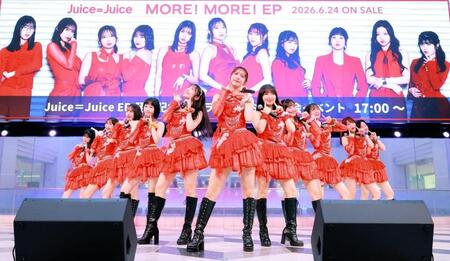ポーズを決めるＪｕｉｃｅ＝Ｊｕｉｃｅ