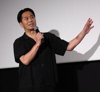 「ＨＩＧＨ＆ＬＯＷ　１０ｔｈ　ＡＮＮＩＶＥＲＳＡＲＹ　スペシャル舞台あいさつ付き上映会」にサプライズ登場したＨＩＲＯ氏（撮影・伊藤笙子）