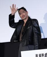 「ＨＩＧＨ＆ＬＯＷ　１０ｔｈ　ＡＮＮＩＶＥＲＳＡＲＹ　スペシャル舞台あいさつ付き上映会」に登場したＡＫＩＲＡ（撮影・伊藤笙子）