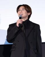 「ＨＩＧＨ＆ＬＯＷ　１０ｔｈ　ＡＮＮＩＶＥＲＳＡＲＹ　スペシャル舞台あいさつ付き上映会」に登場したＮＡＯＴＯ（撮影・伊藤笙子）