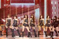 ２年ぶりの東京ドーム公演を行ったＩＶＥ（左から）リズ、レイ、ユジン、ウォニョン、イソ、ガウル（撮影・田中聖太郎写真事務所）