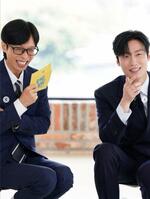 韓国トーク番組「ユ・クイズ」の公式インスタグラム＠ｙｏｕｑｕｉｚｏｎｔｈｅｂｌｏｃｋより　番組ＭＣのユ・ジェソク（左）とゲストのホ・ナムジュン