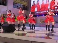 ヒット曲「盛れ！ミ・アモーレ」を歌唱するＪｕｉｃｅ＝Ｊｕｉｃｅ