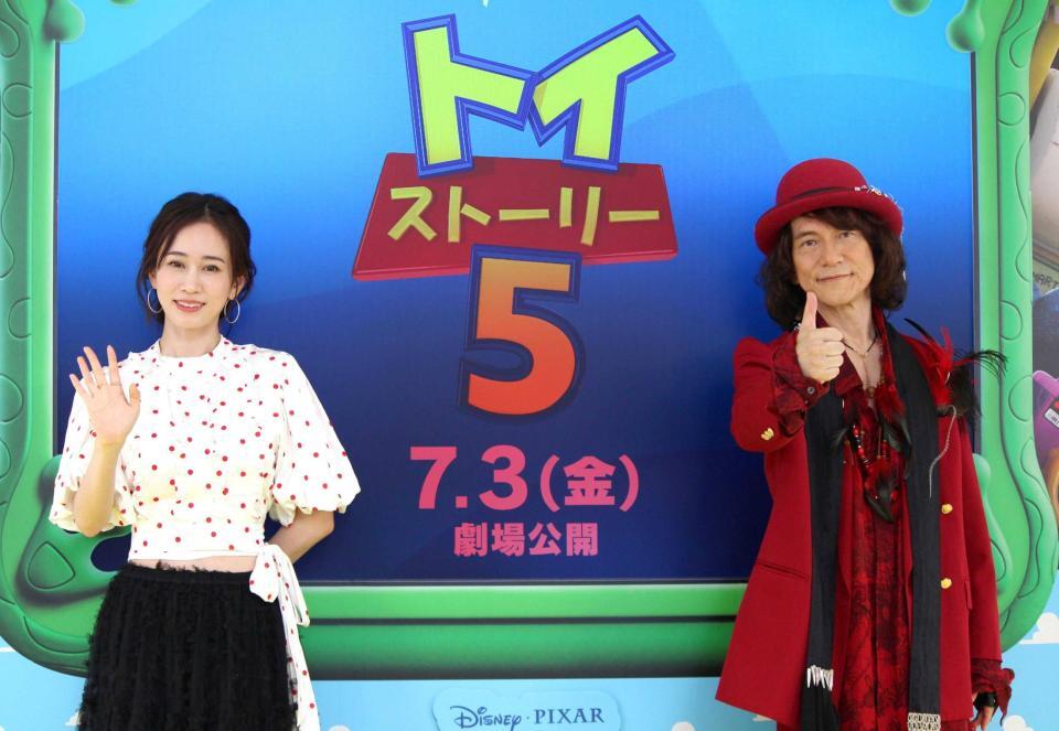 　イベントに登場した前田敦子（左）とダイアモンド☆ユカイ