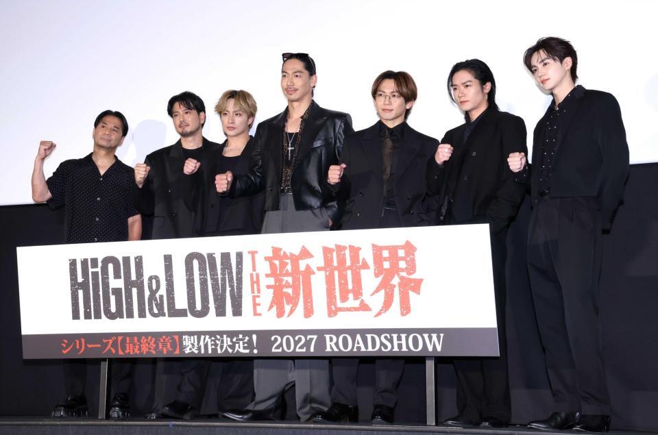 ライブ開催に向けて気合が入る（左から）ＨＩＲＯ氏、平沼紀久氏、白濱亜嵐、ＡＫＩＲＡ、ＮＡＯＴＯ、川村壱馬、吉野北人（撮影・伊藤笙子）