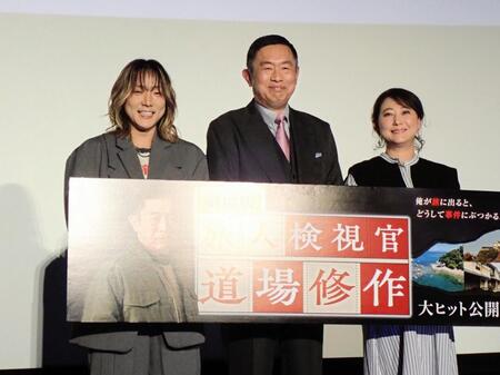 「劇場版『旅人検視官　道場修作』」の舞台あいさつを行った（左から）Ｍａｓａｙａ、内藤剛志、友近