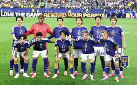 試合に臨む日本イレブン