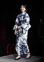 金魚柄の浴衣姿で登場した波瑠（撮影・開出牧）