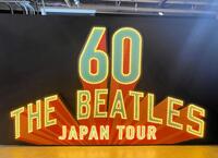 ザ・ビートルズ来日60周年記念ロゴをあしらった装飾