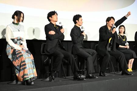 撮影秘話を語った（左から）ファーストサマーウイカ、稲垣吾郎、草彅剛、香取慎吾、趣里（撮影・堀内翔）