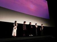 映画「四月の余白」の舞台挨拶を行った（左から）山﨑七海、上阪隼人、一ノ瀬ワタル、夏帆、吉田恵輔監督