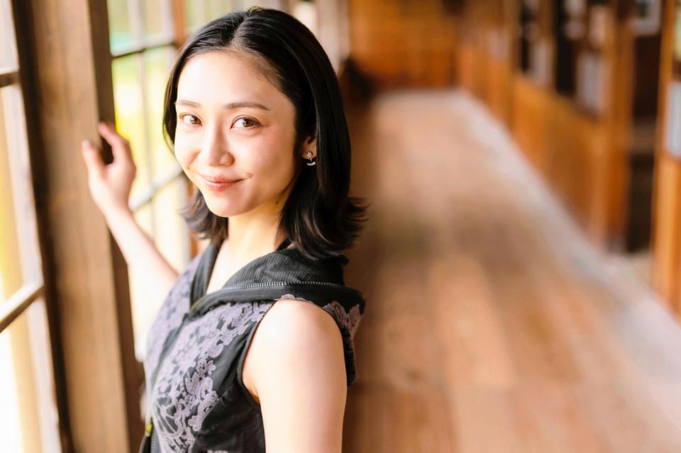 山谷花純写真集「遠距離、現在此。」