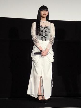 映画「四月の余白」の舞台挨拶を行った山﨑七海