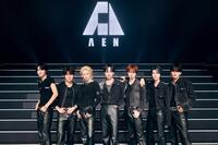 　ＡＥＮの（左から）ハルト、ジヨン、ジュンソ、ギュヒョン、カイラ、ハル、ボミン（撮影・田中聖太郎写真事務所）