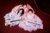 ＳＩＬＥＮＴ　ＳＩＲＥＮの（左手前から時計回りに）山内あいな、すぅ、黒坂優香子