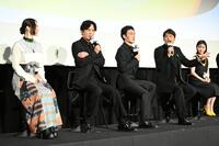 映画「バナ穴　ＢＡＮＡ＿ＡＮＡ」公開記念特別イベントに出席した（左から）ファーストサマーウイカ、稲垣吾郎、草彅剛、香取慎吾、趣里（撮影・堀内翔）