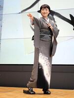 台湾文化祭の開幕式で熱唱する市川由紀乃
