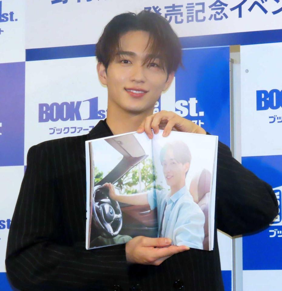 　初のフォトブックを発売した野村康太