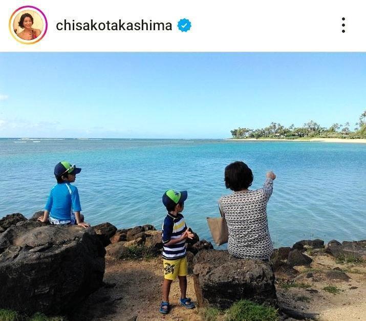 幼少期の長男と次男。２３年７月投稿の高嶋ちさ子のインスタグラム＠ｃｈｉｓａｋｏｔａｋａｓｈｉｍａより