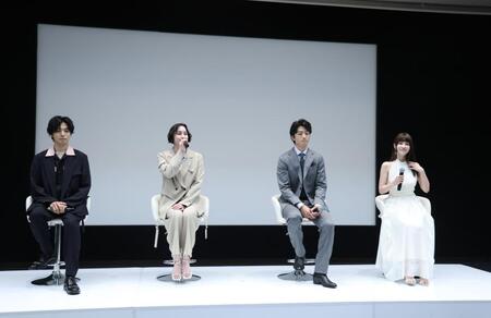 記者会見に登場した（左から）桐山漣、早見あかり、伊藤健太郎、岸明日香（撮影・佐々木彰尚）