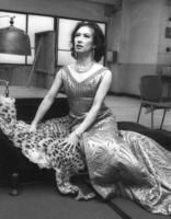 舞台「毛皮のマリー」の稽古を行う美輪さん＝１９８３年