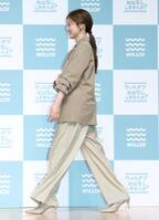 「ウィルオブ新ＣＭ発表会」に登場した白石麻衣（撮影・伊藤笙子）