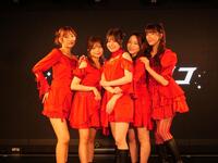 ラストチャンスを賭けてデビューしたアタシノトリコの（左から）胡蝶らん、西谷麻糸呂、武内杏樹、宮崎乃綾、橘汐璃