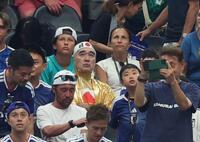 日本対スウェーデン戦を観戦する江頭２：５０＝ダラススタジアム（２５日）